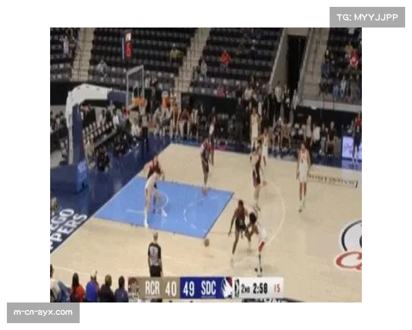 面对高大内线绕前包夹策略，挡拆中投提速反击破解高度